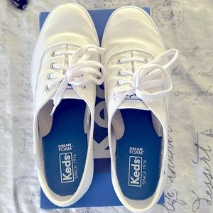 Women’s White Keds
